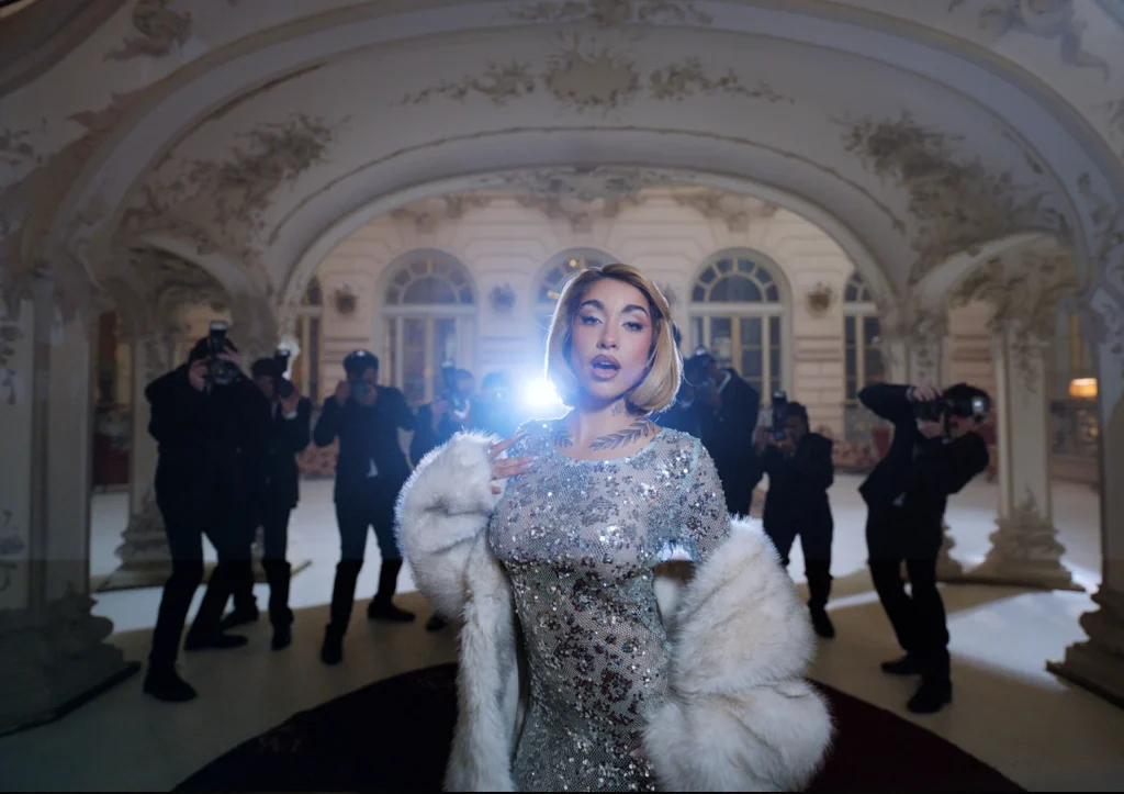 LA REINA REMIX 08